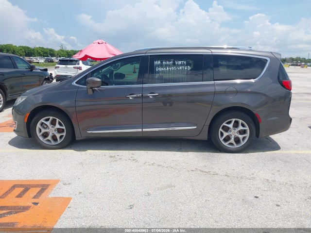 45548963 :رقم المزاد ، 2C4RC1EG3KR675568 vin ، 2019 Chrysler Pacifica Touring L Plus مزاد بيع