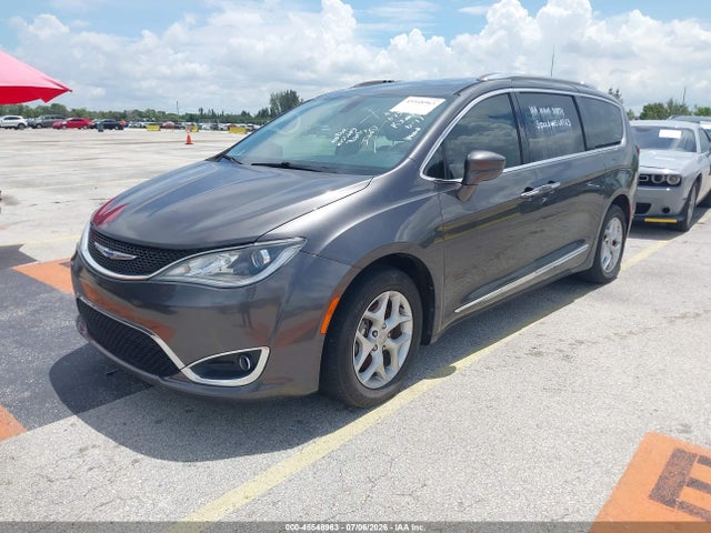 45548963 :رقم المزاد ، 2C4RC1EG3KR675568 vin ، 2019 Chrysler Pacifica Touring L Plus مزاد بيع