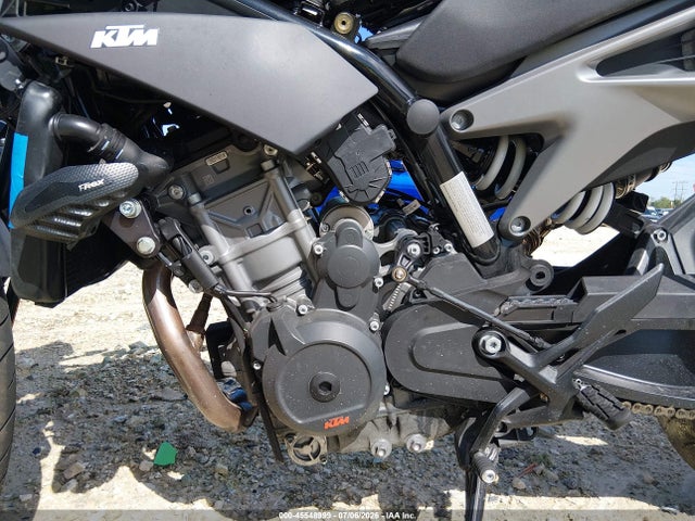 KTM 790 Duke 2024 LCETU7401RH715601 Image 9