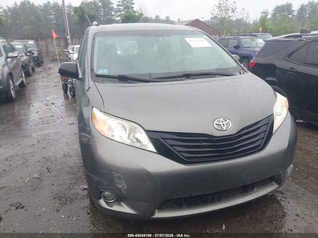 Auction sale of the 2011 Toyota Sienna Base V6, vin: 5TDZK3DC8BS029253, lot number: 45549196