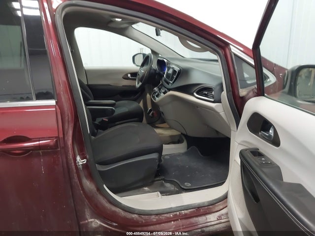 2C4RC1CG8MR555173 Chrysler Voyager Lx