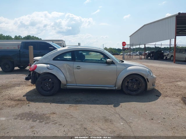 2013 Volkswagen Beetle 2.5l მანქანა იყიდება აუქციონზე, vin: 3VWJX7AT7DM664507, აუქციონის ნომერი: 45549267