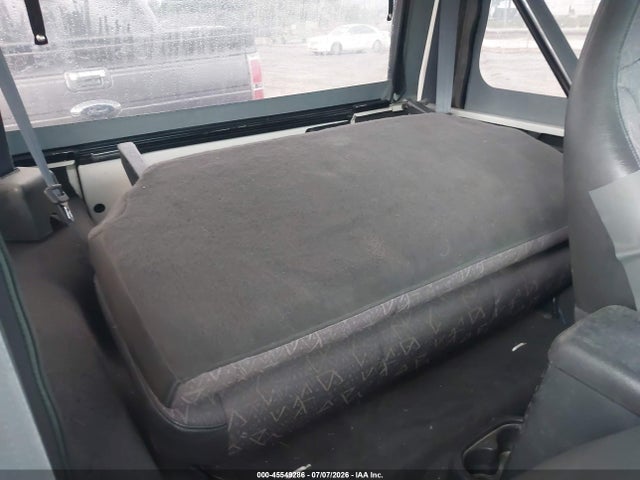 45549286 :رقم المزاد ، 1J4FA49S52P702807 vin ، 2002 Jeep Wrangler Sport مزاد بيع