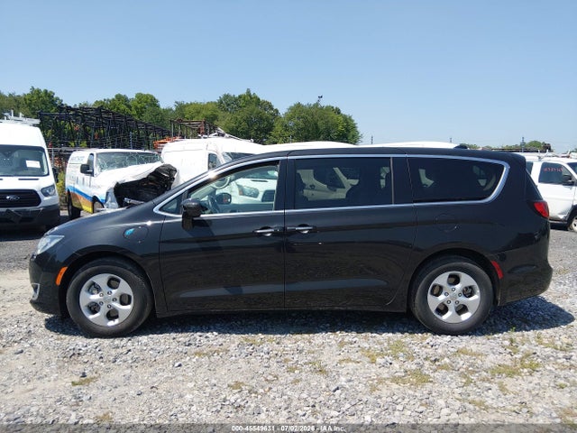 45549631 :رقم المزاد ، 2C4RC1H73HR765081 vin ، 2017 Chrysler Pacifica Hybrid Touring Plus مزاد بيع