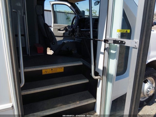 2016 Chevrolet Express Cutaway 4500 Diesel მანქანა იყიდება აუქციონზე, vin: 1GB6GUBL0G1150686, აუქციონის ნომერი: 45549721