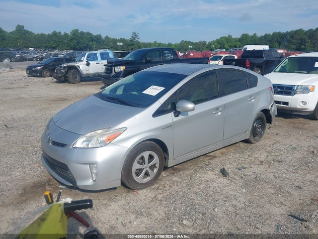 Toyota Prius Three 2015 JTDKN3DU9F0426898 Image 2