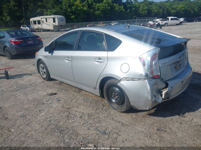 Toyota Prius Three 2015 JTDKN3DU9F0426898 Image 3