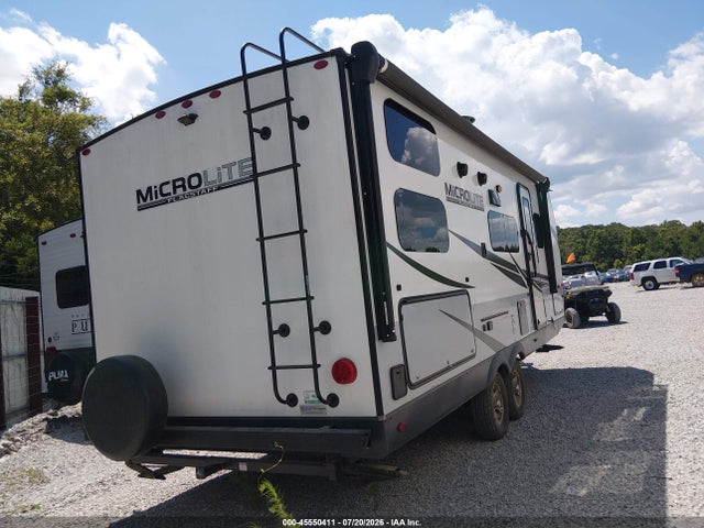 45550411 :رقم المزاد ، 4X4TFLA24MD442883 vin ، 2021 Flagstaff Micro Lite مزاد بيع