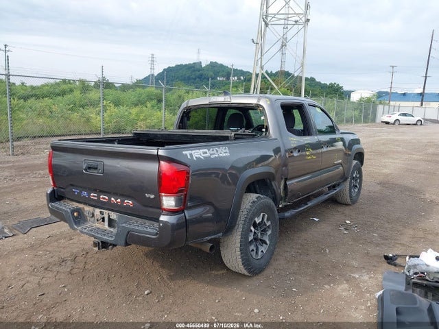 45550489 :رقم المزاد ، 5TFCZ5AN7JX143336 vin ، 2018 Toyota Tacoma Trd Off Road مزاد بيع