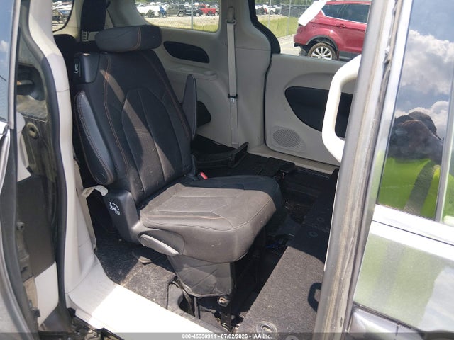 45550911 :رقم المزاد ، 2C4RC1DG4HR512986 vin ، 2017 Chrysler Pacifica Touring مزاد بيع
