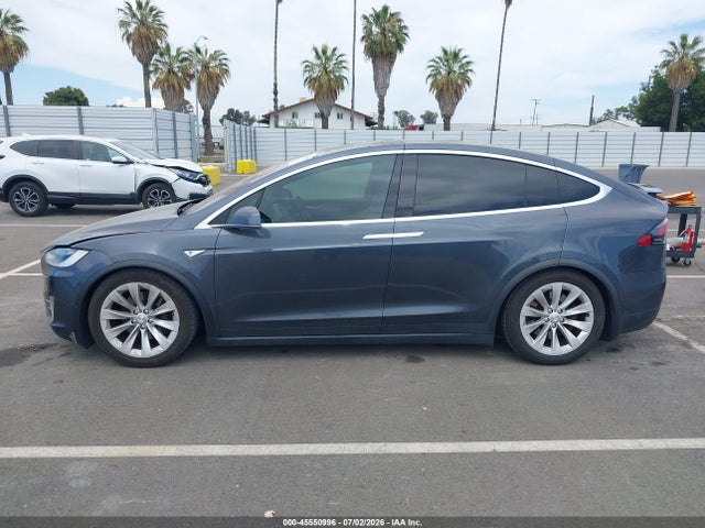 Tesla Model X 60d/70d/75d/90d/p100d 2016 5YJXCBE27GF015392 Image 15