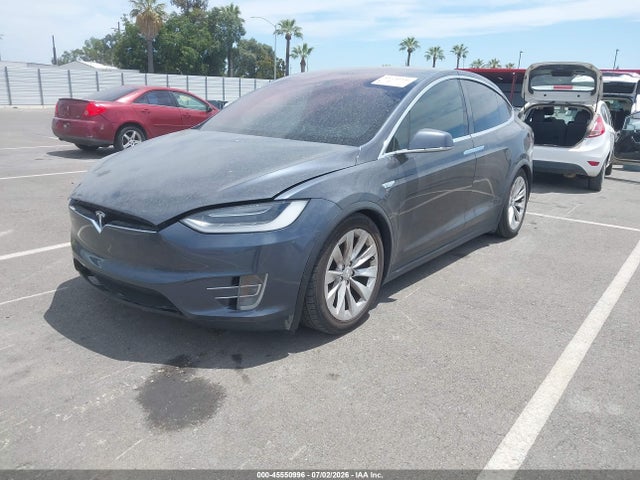 Tesla Model X 60d/70d/75d/90d/p100d 2016 5YJXCBE27GF015392 Image 2