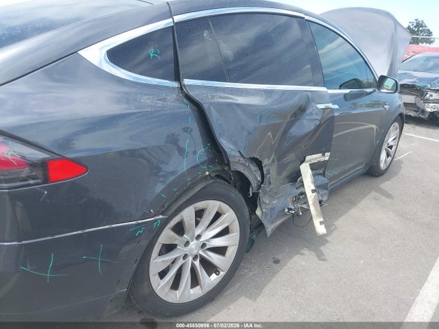 Tesla Model X 60d/70d/75d/90d/p100d 2016 5YJXCBE27GF015392 Image 6
