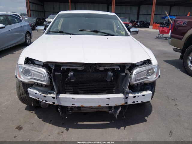45551089 :رقم المزاد ، 2C3CA6CT8BH528326 vin ، 2011 Chrysler 300c مزاد بيع