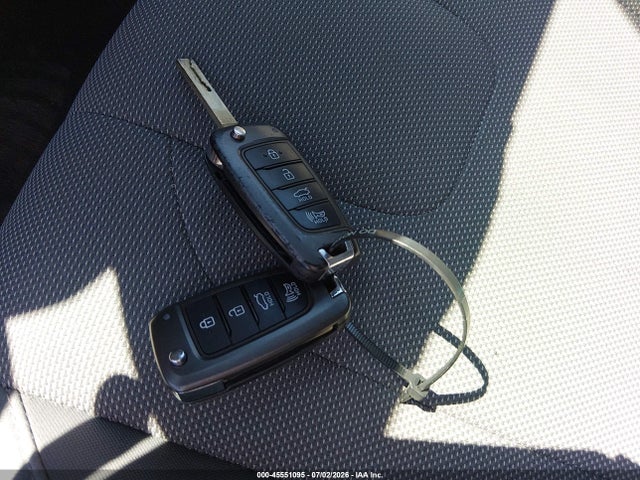 5NPLL4AG2MH049698 Hyundai ELANTRA SE