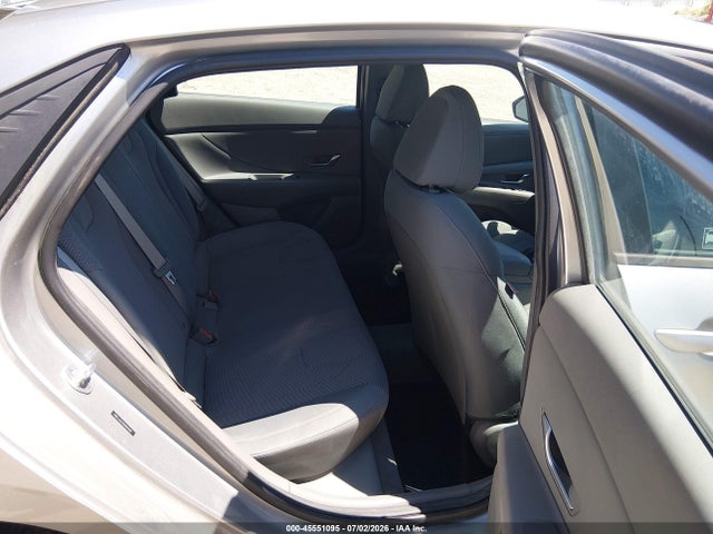 5NPLL4AG2MH049698 Hyundai ELANTRA SE