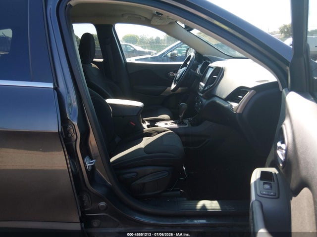 1C4PJMCS9HW626011 Jeep Cherokee Latitude