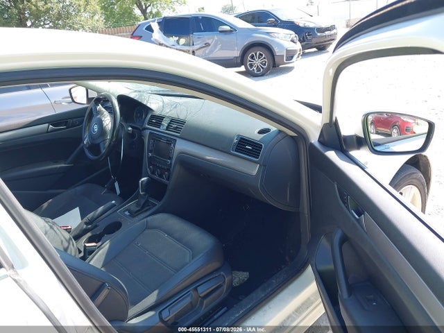2015 Volkswagen Passat 1.8t Limited Edition მანქანა იყიდება აუქციონზე, vin: 1VWAS7A38FC111254, აუქციონის ნომერი: 45551311