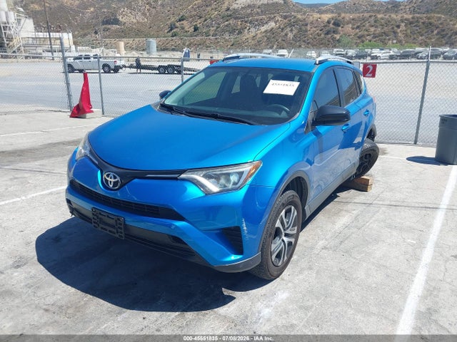 Toyota RAV4 LE 2016 JTMZFREV5GD080817 Image 2