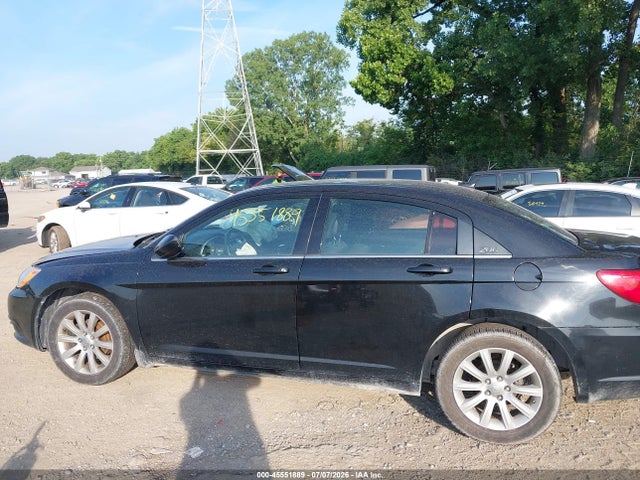 2013 Chrysler 200 Touring მანქანა იყიდება აუქციონზე, vin: 1C3CCBBB5DN513983, აუქციონის ნომერი: 45551889