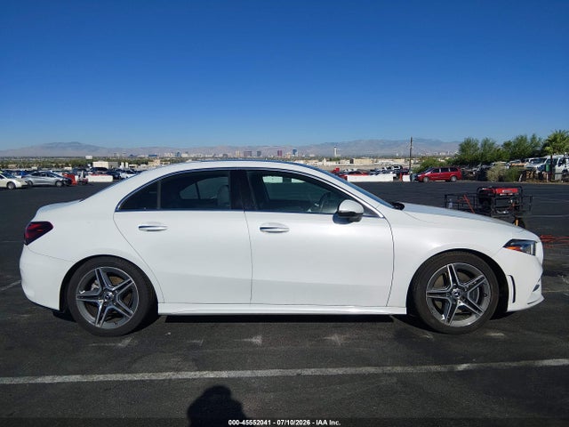 WDD3G4EB6KW033911 Mercedes-Benz A 220