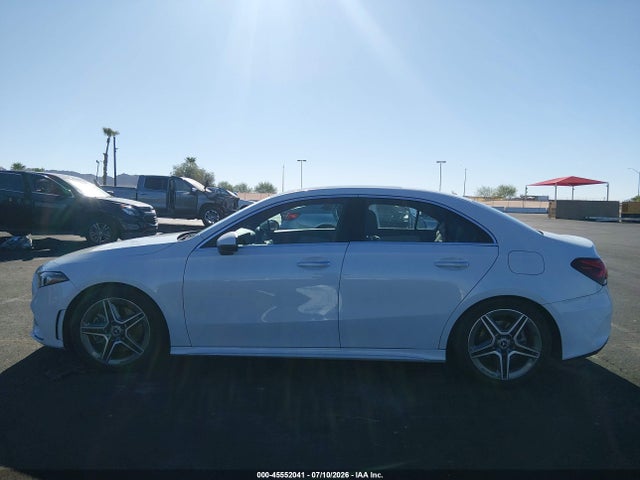 WDD3G4EB6KW033911 Mercedes-Benz A 220