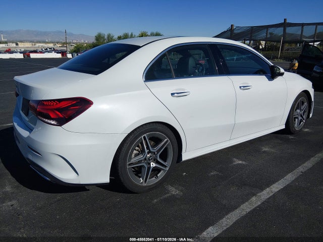 WDD3G4EB6KW033911 Mercedes-Benz A 220