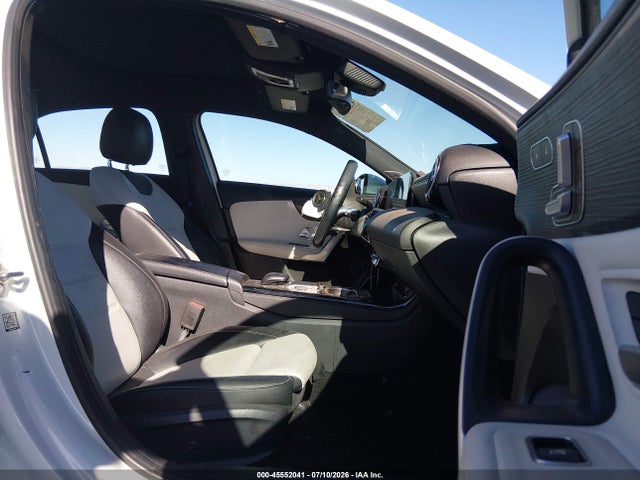 WDD3G4EB6KW033911 Mercedes-Benz A 220