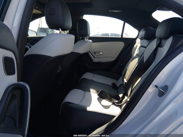 WDD3G4EB6KW033911 Mercedes-Benz A 220