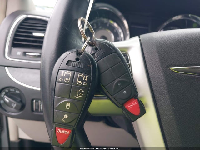 2016 Chrysler Town & Country Touring მანქანა იყიდება აუქციონზე, vin: 2C4RC1BGXGR173491, აუქციონის ნომერი: 45552063