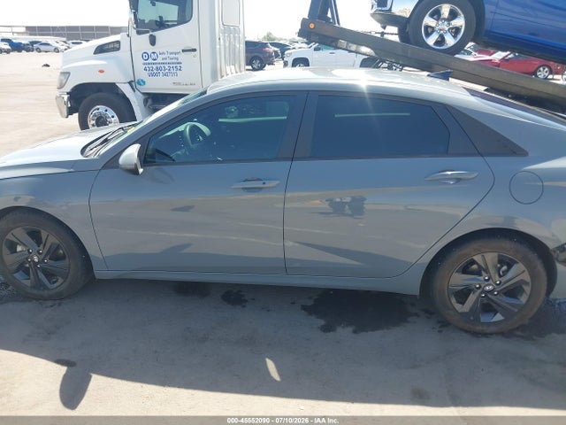 KMHLM4AG2NU350391 Hyundai ELANTRA SEL
