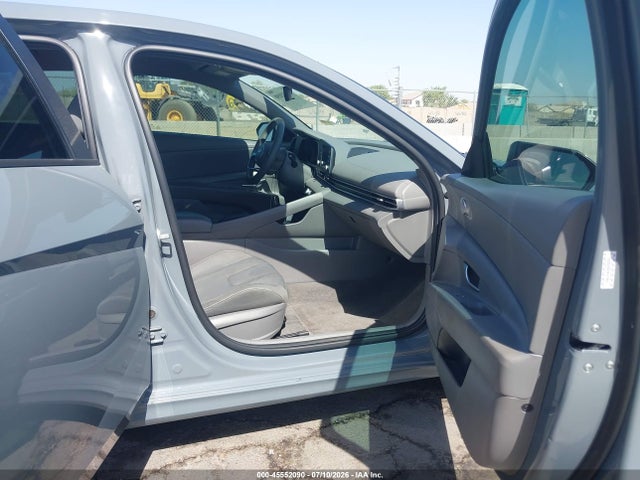 KMHLM4AG2NU350391 Hyundai ELANTRA SEL