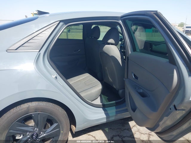 KMHLM4AG2NU350391 Hyundai ELANTRA SEL