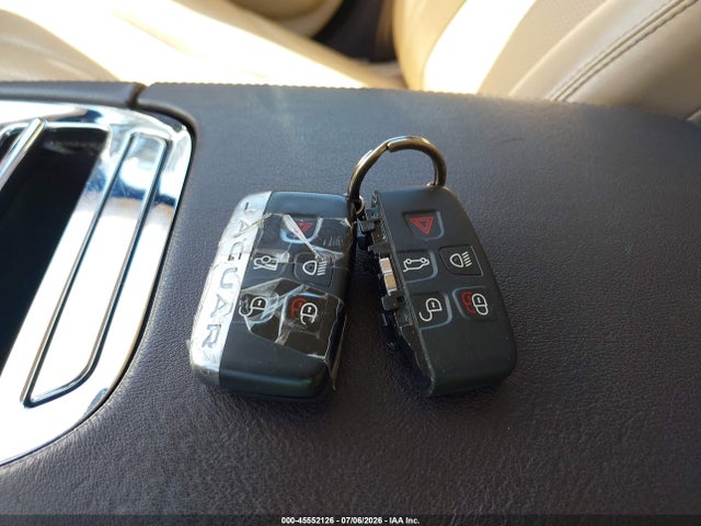 SAJWA1C73G8V93811 Jaguar Xj R-sport