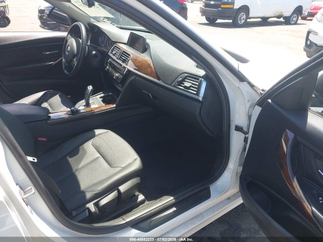 BMW 320i 2016 WBA8E1G54GNT37213 Image 5