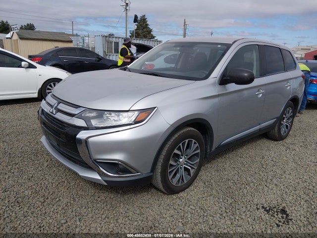 Mitsubishi Outlander Es 2018 JA4AD2A30JZ004571 Image 2