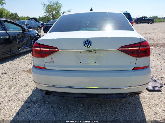 Продаж на аукціоні авто 2017 Volkswagen Passat 1.8t R-line, vin: 1VWDT7A30HC049054, номер лоту: 45552666