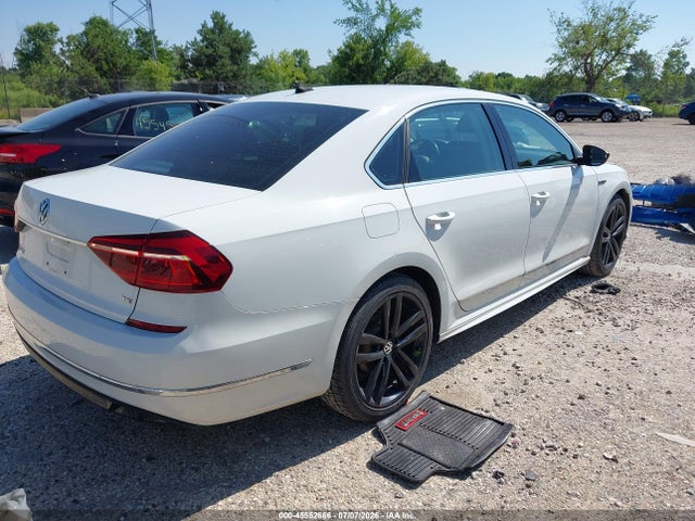 Продаж на аукціоні авто 2017 Volkswagen Passat 1.8t R-line, vin: 1VWDT7A30HC049054, номер лоту: 45552666