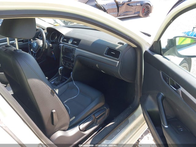 Продаж на аукціоні авто 2017 Volkswagen Passat 1.8t R-line, vin: 1VWDT7A30HC049054, номер лоту: 45552666