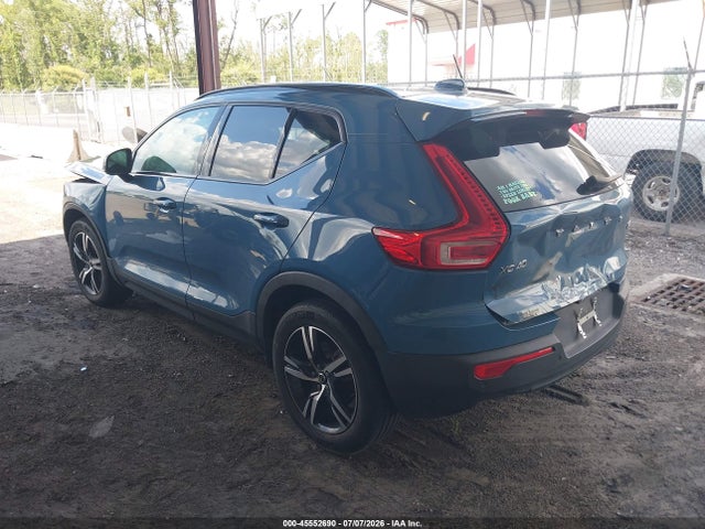 45552690 :رقم المزاد ، YV4L12UW8P2967018 vin ، 2023 Volvo Xc40 B5 Plus Dark Theme مزاد بيع