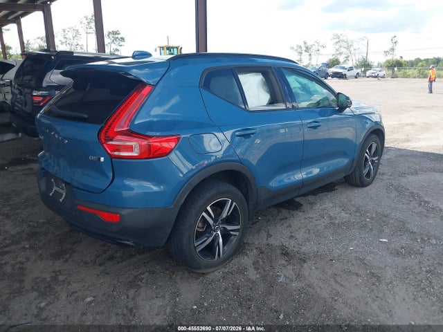 45552690 :رقم المزاد ، YV4L12UW8P2967018 vin ، 2023 Volvo Xc40 B5 Plus Dark Theme مزاد بيع
