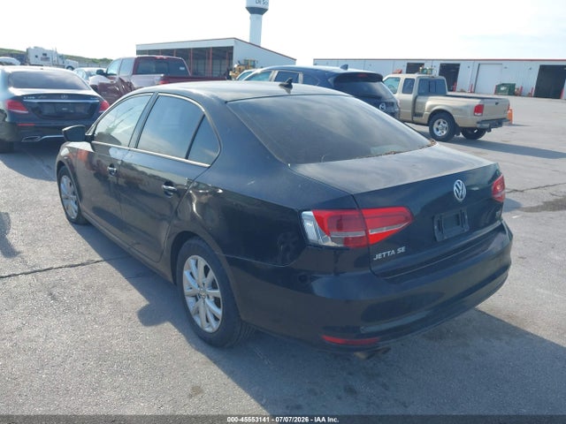 45553141 :رقم المزاد ، 3VWD17AJ7FM260543 vin ، 2015 Volkswagen Jetta 1.8t Se مزاد بيع