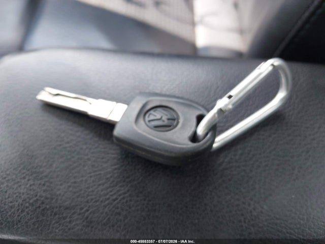 2010 Volkswagen New Beetle 2.5l Final Edition მანქანა იყიდება აუქციონზე, vin: 3VWRW3AG5AM023627, აუქციონის ნომერი: 45553357