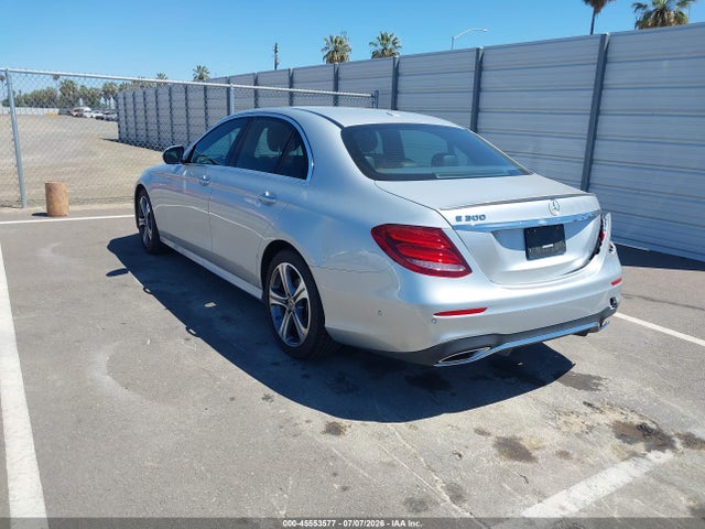 Mercedes-Benz E 300 2019 WDDZF4JBXKA608494 Image 3