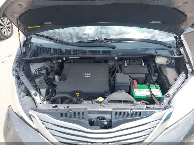 2011 Toyota Sienna Xle V6 მანქანა იყიდება აუქციონზე, vin: 5TDYK3DC3BS154124, აუქციონის ნომერი: 45553611