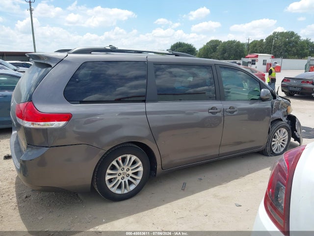 2011 Toyota Sienna Xle V6 მანქანა იყიდება აუქციონზე, vin: 5TDYK3DC3BS154124, აუქციონის ნომერი: 45553611