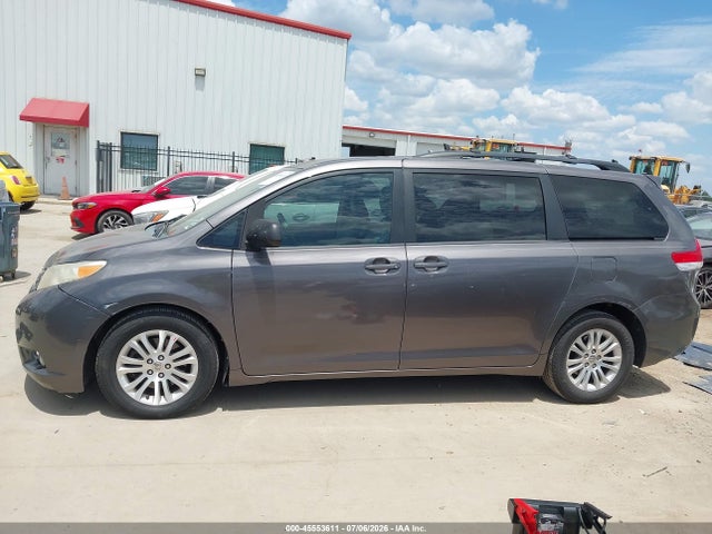 2011 Toyota Sienna Xle V6 მანქანა იყიდება აუქციონზე, vin: 5TDYK3DC3BS154124, აუქციონის ნომერი: 45553611