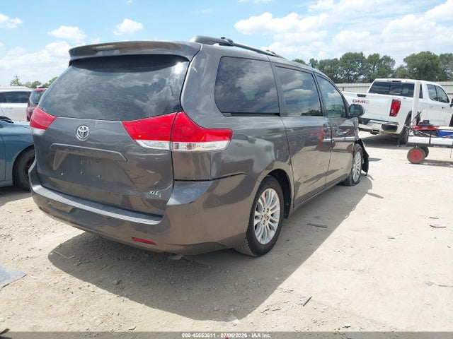 2011 Toyota Sienna Xle V6 მანქანა იყიდება აუქციონზე, vin: 5TDYK3DC3BS154124, აუქციონის ნომერი: 45553611