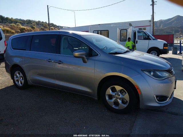 Chrysler Pacifica Hybrid Touring Plus 2017 2C4RC1H7XHR797476 Image 18