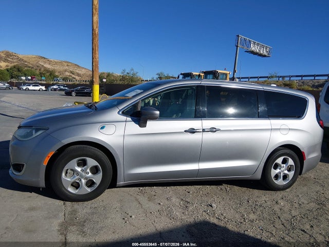 Chrysler Pacifica Hybrid Touring Plus 2017 2C4RC1H7XHR797476 Image 19